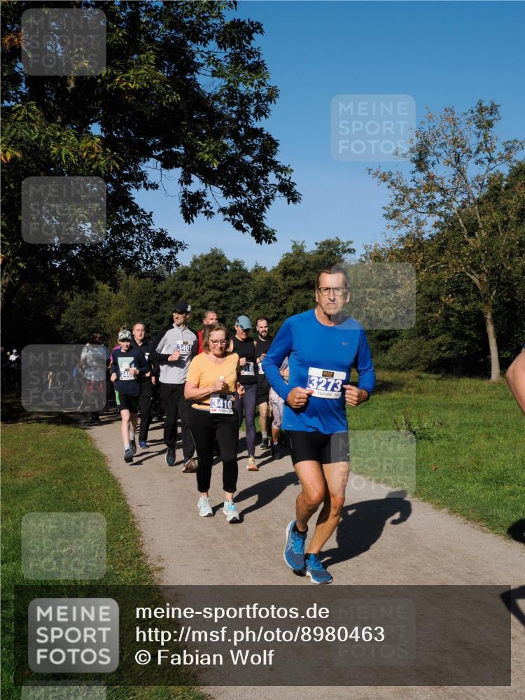 28.09.2025 - 33. Volkslauf durch das schöne Alstertal Fabian Wolf http://msf.ph/oto/8980463 28.09.2025 10:36:04 Laufen 3401, 3410, 3273 meine-sportfotos.de