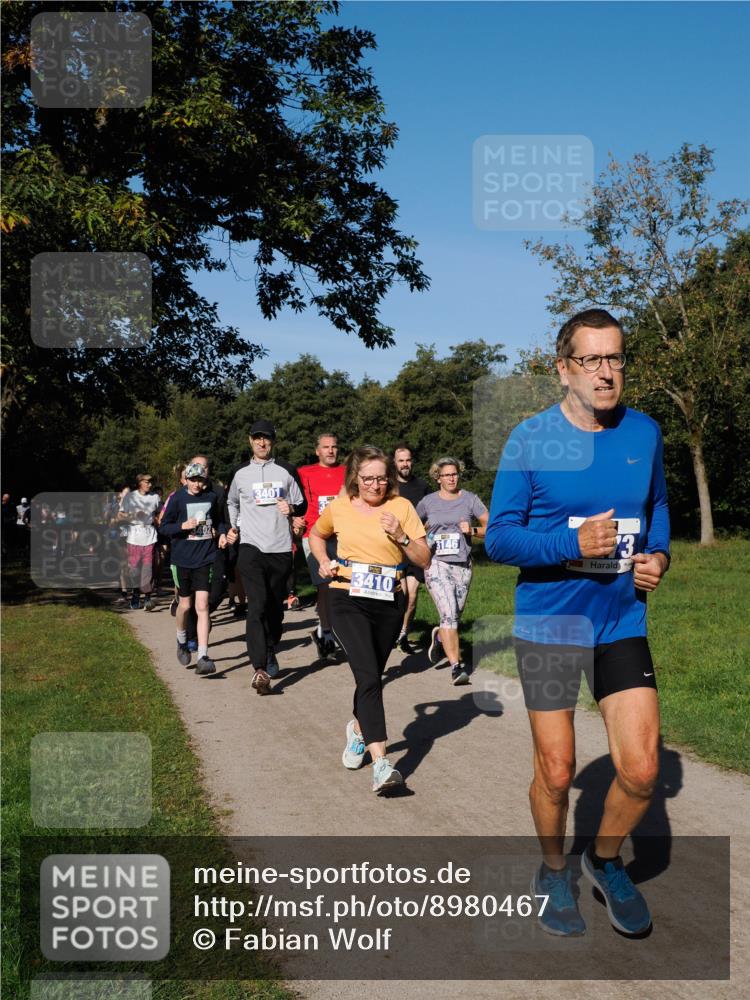 28.09.2025 - 33. Volkslauf durch das schöne Alstertal Fabian Wolf http://msf.ph/oto/8980467 28.09.2025 10:36:04 Laufen 3401, 3410, 3146 meine-sportfotos.de