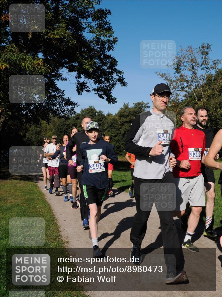 28.09.2025 - 33. Volkslauf durch das schöne Alstertal Fabian Wolf http://msf.ph/oto/8980473 28.09.2025 10:36:06 Laufen 3013, 3358, 3402, 3401, 3399 meine-sportfotos.de