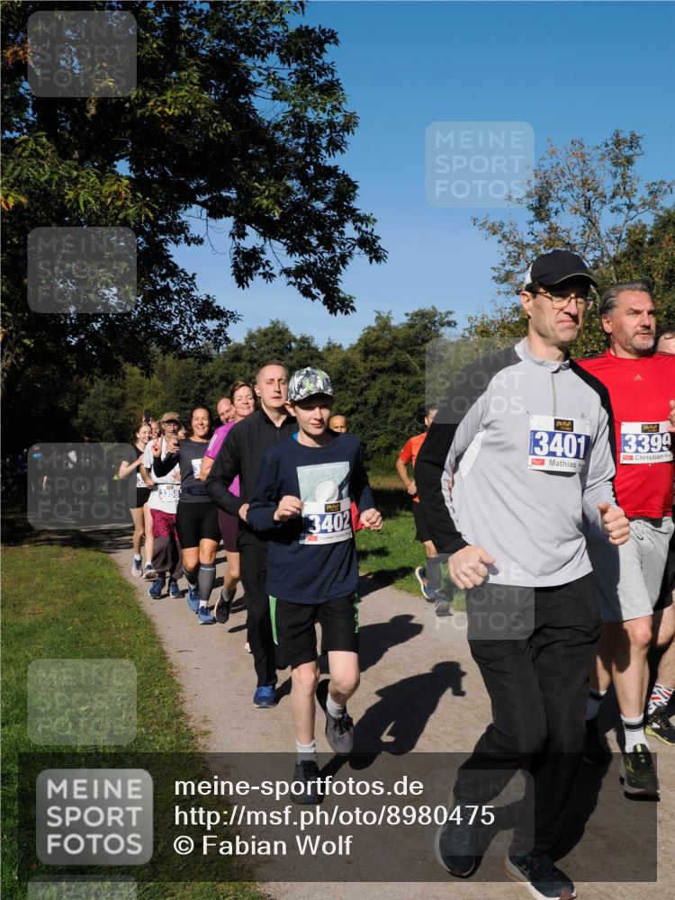 28.09.2025 - 33. Volkslauf durch das schöne Alstertal Fabian Wolf http://msf.ph/oto/8980475 28.09.2025 10:36:06 Laufen 3358, 3402, 3401, 13399 meine-sportfotos.de
