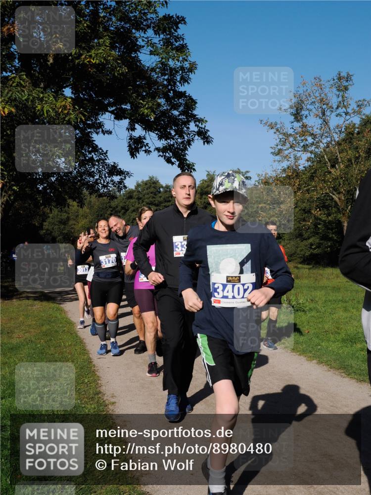 28.09.2025 - 33. Volkslauf durch das schöne Alstertal Fabian Wolf http://msf.ph/oto/8980480 28.09.2025 10:36:07 Laufen 3013, 3170, 33, 3402 meine-sportfotos.de