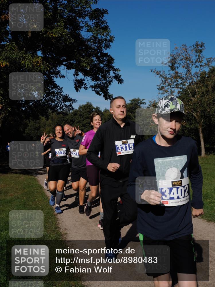28.09.2025 - 33. Volkslauf durch das schöne Alstertal Fabian Wolf http://msf.ph/oto/8980483 28.09.2025 10:36:07 Laufen 3170, 3221, 3315, 3402 meine-sportfotos.de