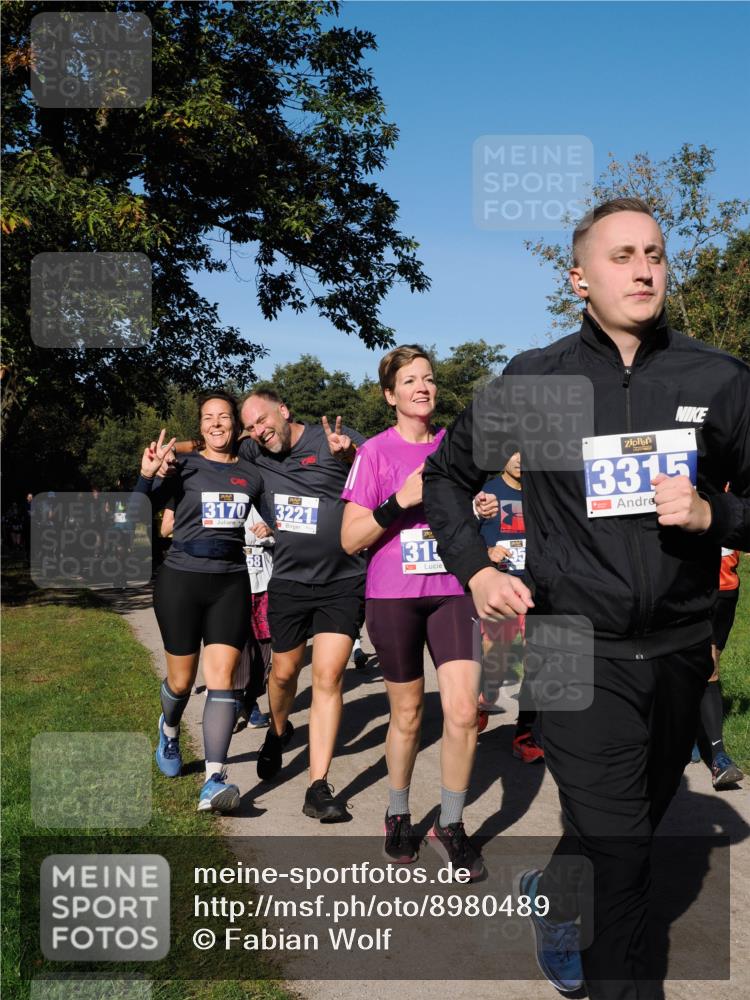 28.09.2025 - 33. Volkslauf durch das schöne Alstertal Fabian Wolf http://msf.ph/oto/8980489 28.09.2025 10:36:08 Laufen 3170, 58, 3221, 131, 3315 meine-sportfotos.de