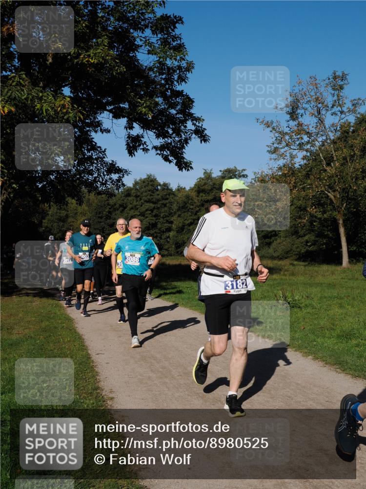 28.09.2025 - 33. Volkslauf durch das schöne Alstertal Fabian Wolf http://msf.ph/oto/8980525 28.09.2025 10:36:11 Laufen 3012, 003, 3086, 3182 meine-sportfotos.de