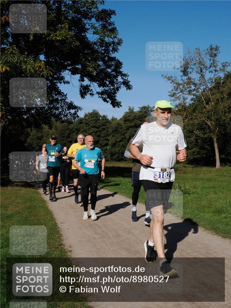 28.09.2025 - 33. Volkslauf durch das schöne Alstertal Fabian Wolf http://msf.ph/oto/8980527 28.09.2025 10:36:12 Laufen 20, 25, 3003, 3086, 3182 meine-sportfotos.de