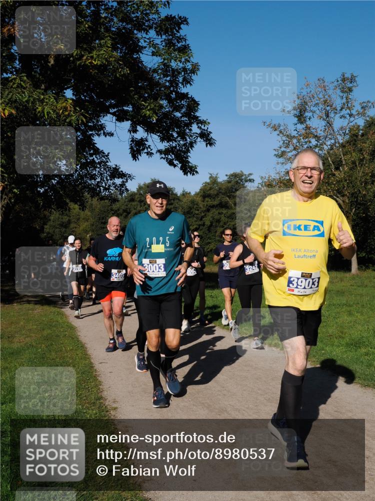 28.09.2025 - 33. Volkslauf durch das schöne Alstertal Fabian Wolf http://msf.ph/oto/8980537 28.09.2025 10:36:14 Laufen 3195, 3405, 2025, 3003, 3242, 3242, 3903 meine-sportfotos.de