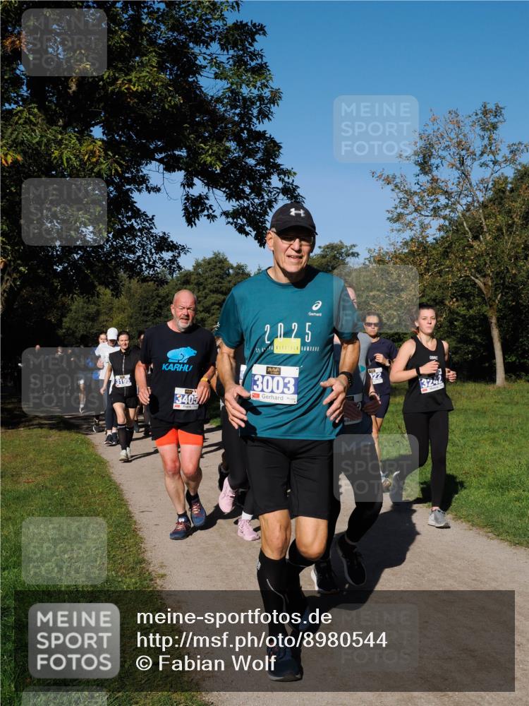 28.09.2025 - 33. Volkslauf durch das schöne Alstertal Fabian Wolf http://msf.ph/oto/8980544 28.09.2025 10:36:15 Laufen 3195, 2025, 3405, 3003, 122 meine-sportfotos.de