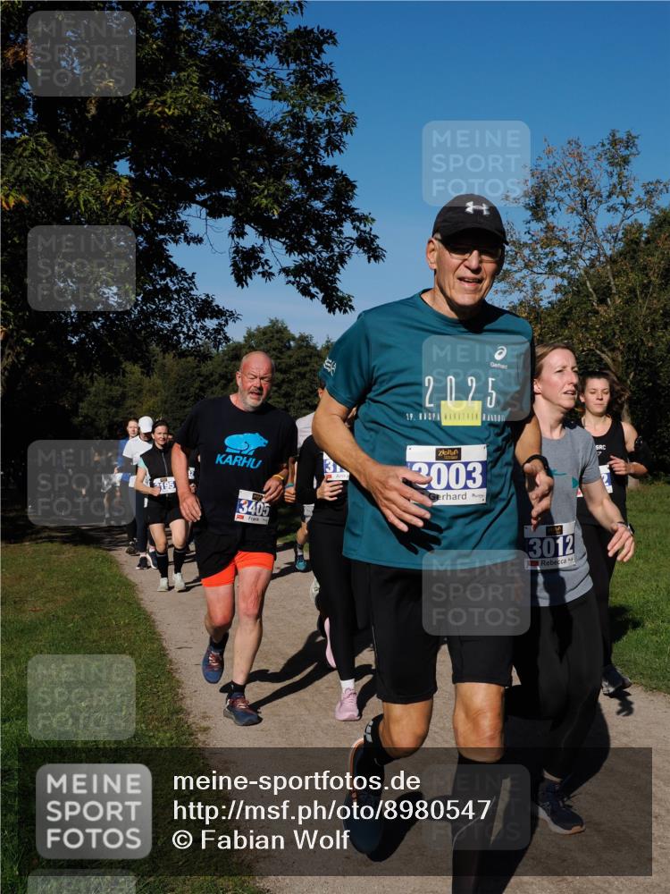 28.09.2025 - 33. Volkslauf durch das schöne Alstertal Fabian Wolf http://msf.ph/oto/8980547 28.09.2025 10:36:15 Laufen 3405, 2025, 19, 3003, 3012 meine-sportfotos.de