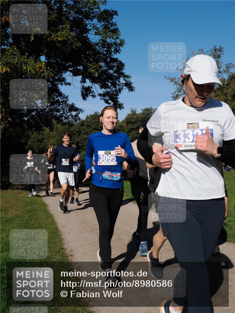 28.09.2025 - 33. Volkslauf durch das schöne Alstertal Fabian Wolf http://msf.ph/oto/8980586 28.09.2025 10:36:19 Laufen 3949, 3377, 3095, 3324 meine-sportfotos.de