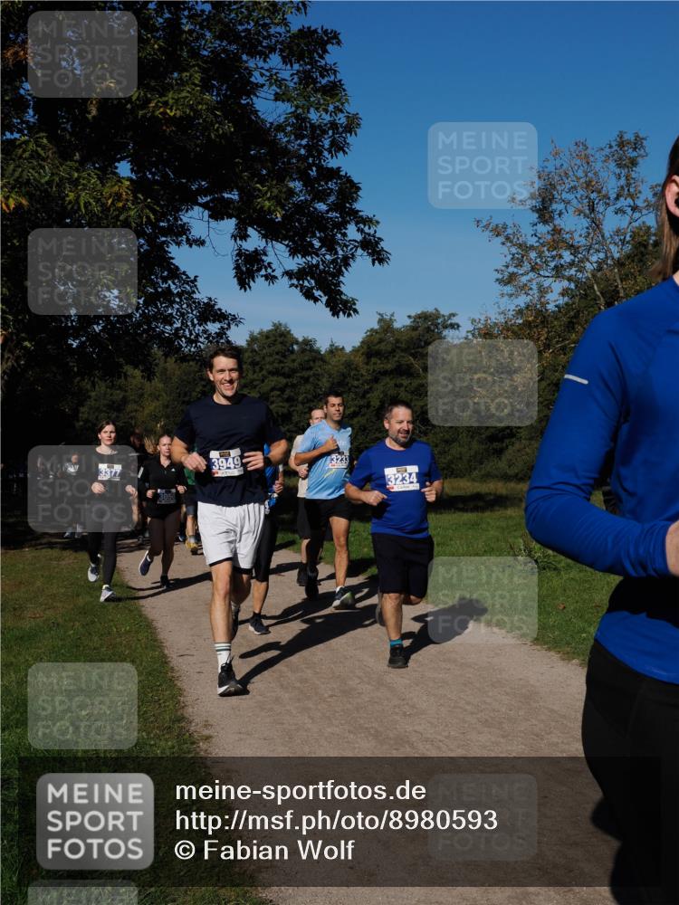 28.09.2025 - 33. Volkslauf durch das schöne Alstertal Fabian Wolf http://msf.ph/oto/8980593 28.09.2025 10:36:20 Laufen 3050, 3949, 3234 meine-sportfotos.de