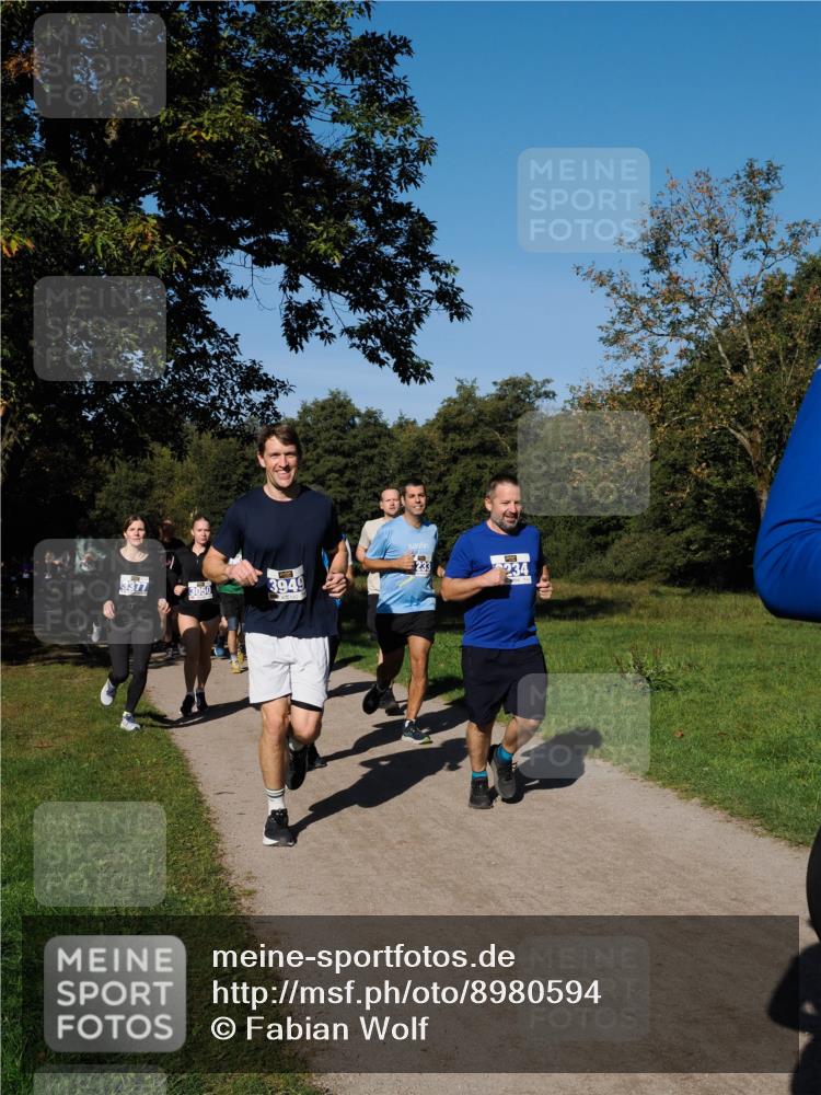 28.09.2025 - 33. Volkslauf durch das schöne Alstertal Fabian Wolf http://msf.ph/oto/8980594 28.09.2025 10:36:20 Laufen 3377, 3050, 3949, 233, 234 meine-sportfotos.de