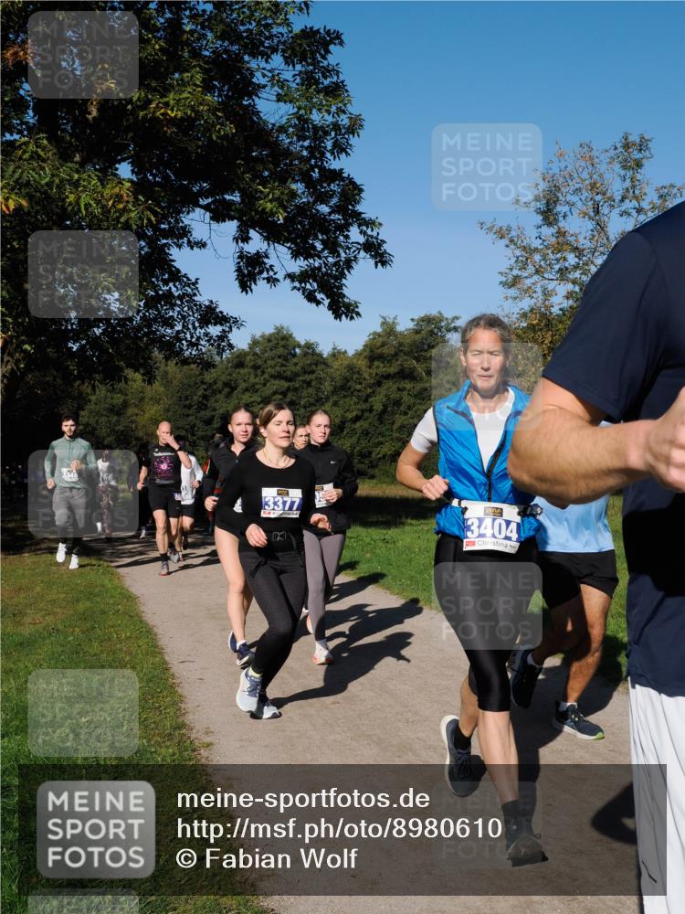 28.09.2025 - 33. Volkslauf durch das schöne Alstertal Fabian Wolf http://msf.ph/oto/8980610 28.09.2025 10:36:22 Laufen 3377, 3404 meine-sportfotos.de