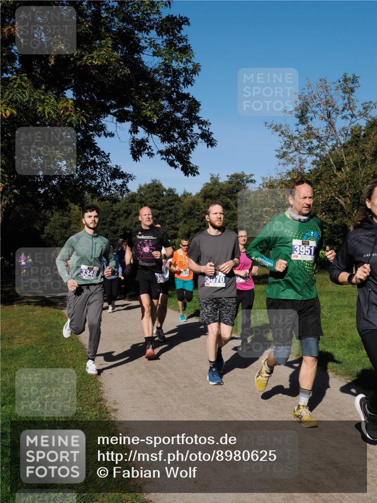 28.09.2025 - 33. Volkslauf durch das schöne Alstertal Fabian Wolf http://msf.ph/oto/8980625 28.09.2025 10:36:24 Laufen 3348, 3935, 3070, 3951 meine-sportfotos.de