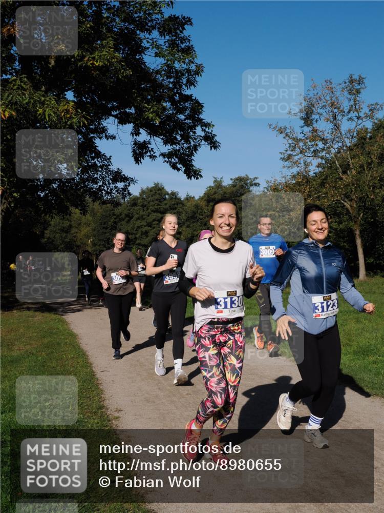 28.09.2025 - 33. Volkslauf durch das schöne Alstertal Fabian Wolf http://msf.ph/oto/8980655 28.09.2025 10:36:29 Laufen 3009, 3130, 3123 meine-sportfotos.de