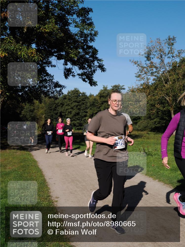 28.09.2025 - 33. Volkslauf durch das schöne Alstertal Fabian Wolf http://msf.ph/oto/8980665 28.09.2025 10:36:30 Laufen 090 meine-sportfotos.de