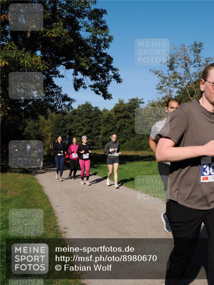 28.09.2025 - 33. Volkslauf durch das schöne Alstertal Fabian Wolf http://msf.ph/oto/8980670 28.09.2025 10:36:31 Laufen 3338, 3397, 130 meine-sportfotos.de