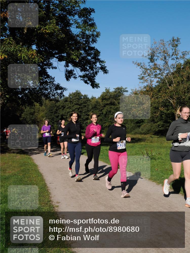28.09.2025 - 33. Volkslauf durch das schöne Alstertal Fabian Wolf http://msf.ph/oto/8980680 28.09.2025 10:36:33 Laufen 3007, 3338, 3397 meine-sportfotos.de