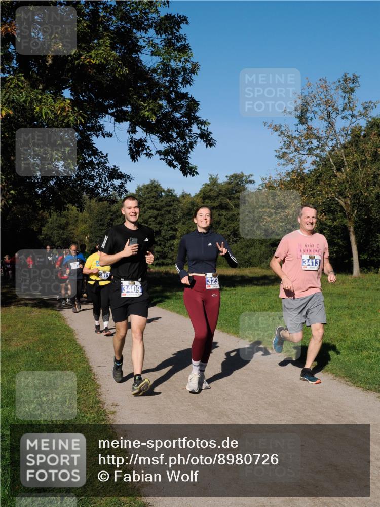 28.09.2025 - 33. Volkslauf durch das schöne Alstertal Fabian Wolf http://msf.ph/oto/8980726 28.09.2025 10:36:41 Laufen 3281, 3409, 323, 3413 meine-sportfotos.de
