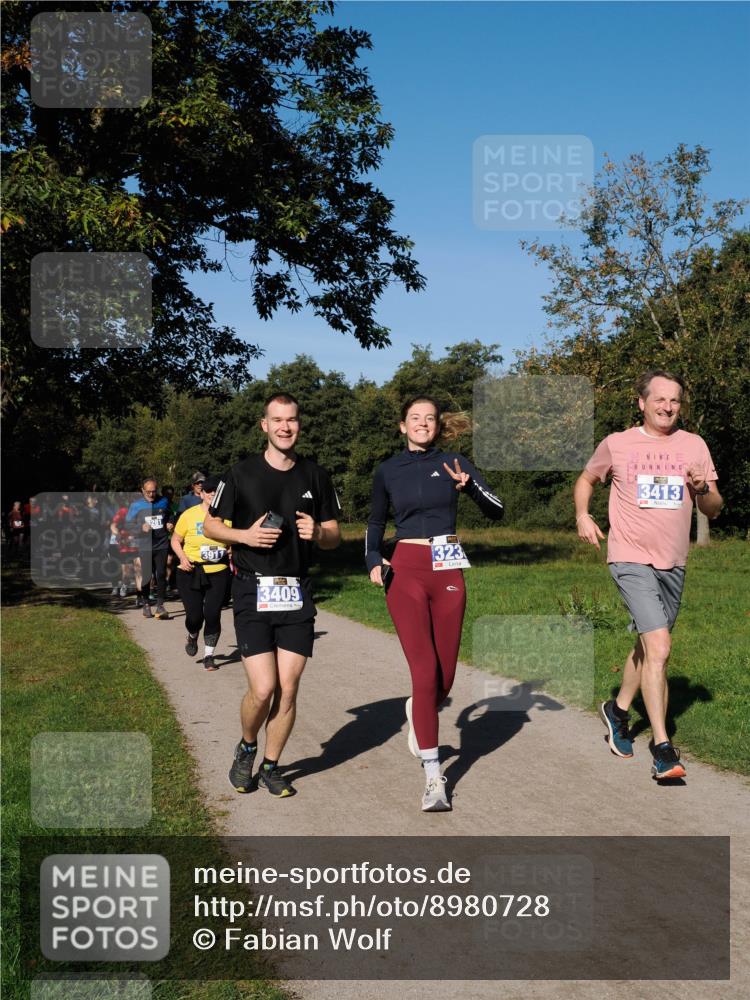 28.09.2025 - 33. Volkslauf durch das schöne Alstertal Fabian Wolf http://msf.ph/oto/8980728 28.09.2025 10:36:41 Laufen 3911, 3409, 323, 3413 meine-sportfotos.de
