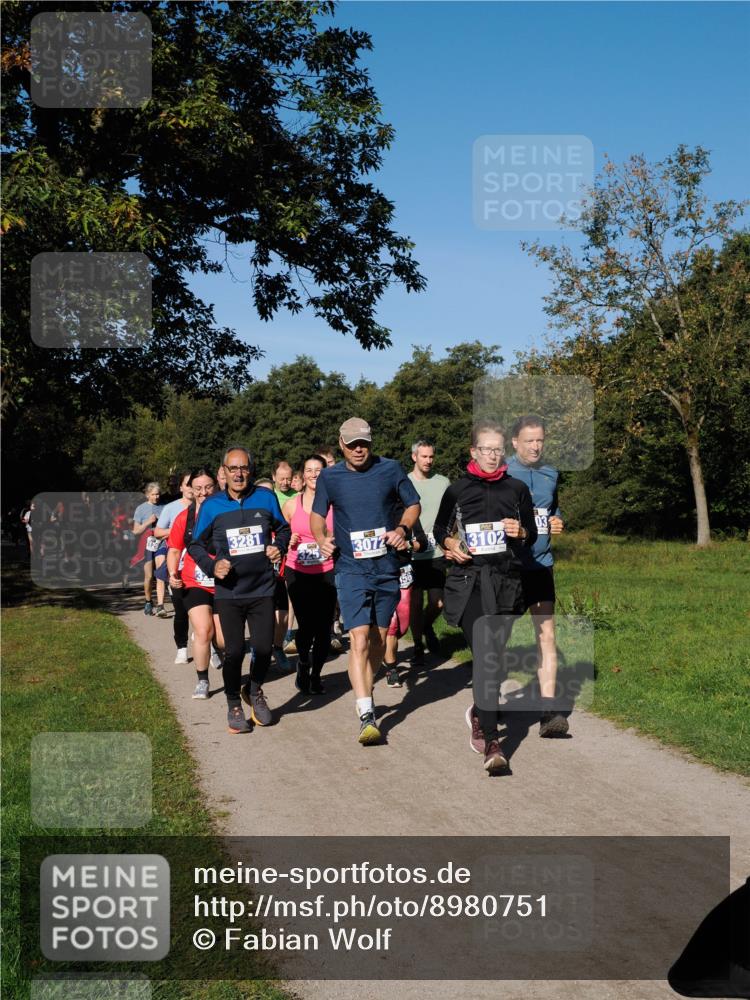 28.09.2025 - 33. Volkslauf durch das schöne Alstertal Fabian Wolf http://msf.ph/oto/8980751 28.09.2025 10:36:45 Laufen 3281, 3072, 3102 meine-sportfotos.de