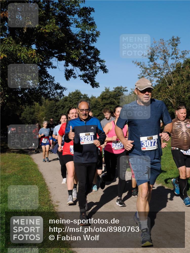 28.09.2025 - 33. Volkslauf durch das schöne Alstertal Fabian Wolf http://msf.ph/oto/8980763 28.09.2025 10:36:46 Laufen 126, 3281, 3251, 3072 meine-sportfotos.de