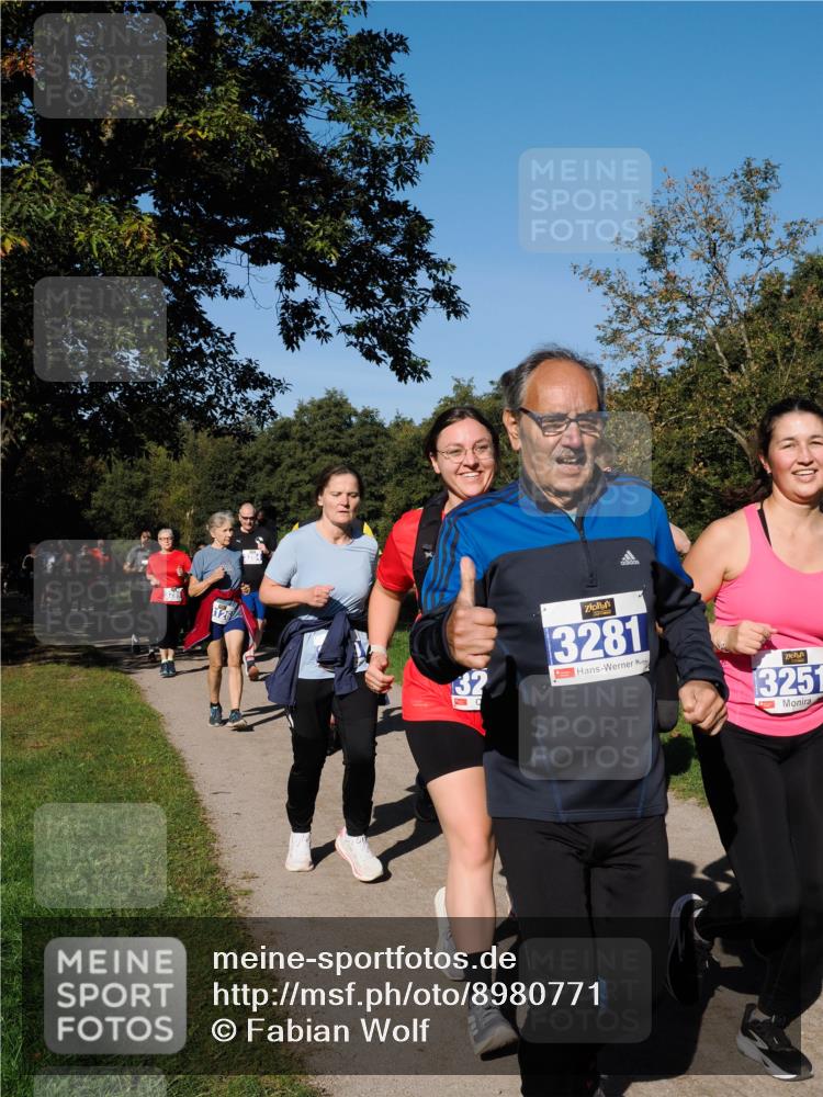 28.09.2025 - 33. Volkslauf durch das schöne Alstertal Fabian Wolf http://msf.ph/oto/8980771 28.09.2025 10:36:47 Laufen 20, 126, 3281, 3251 meine-sportfotos.de
