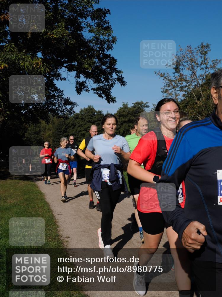28.09.2025 - 33. Volkslauf durch das schöne Alstertal Fabian Wolf http://msf.ph/oto/8980775 28.09.2025 10:36:47 Laufen 3289, 3126, 3, 2 meine-sportfotos.de