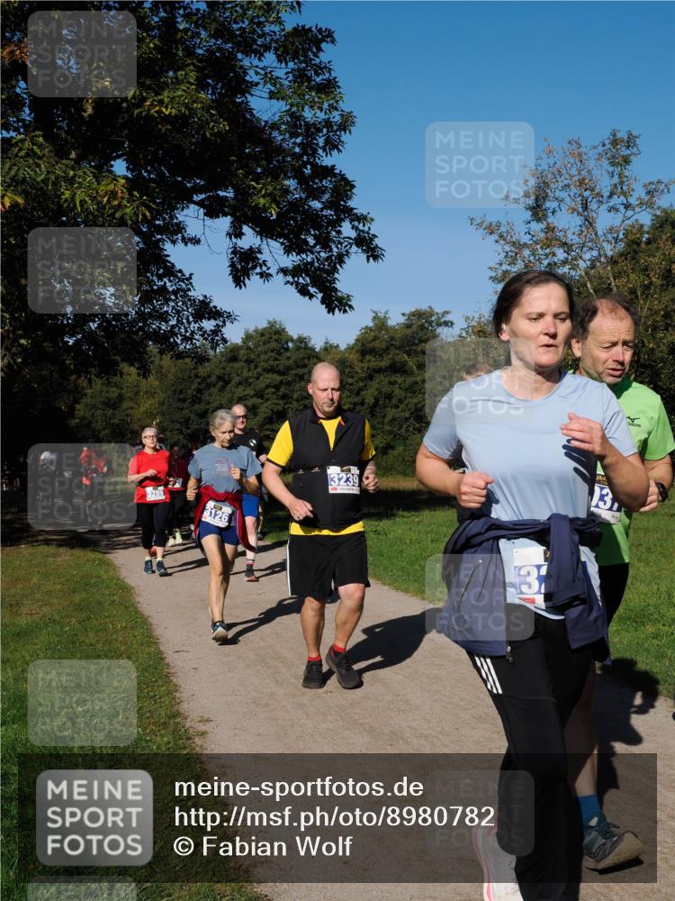 28.09.2025 - 33. Volkslauf durch das schöne Alstertal Fabian Wolf http://msf.ph/oto/8980782 28.09.2025 10:36:48 Laufen 3239, 3289, 3126, 3, 13 meine-sportfotos.de