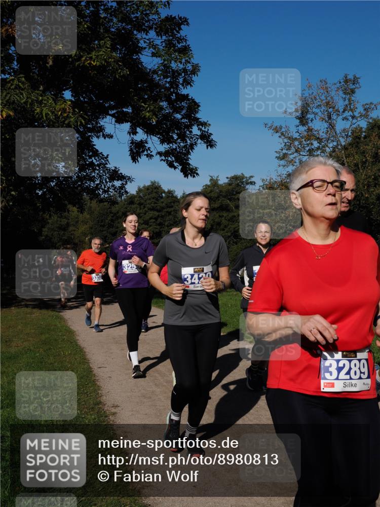 28.09.2025 - 33. Volkslauf durch das schöne Alstertal Fabian Wolf http://msf.ph/oto/8980813 28.09.2025 10:36:52 Laufen 3332, 2, 325, 3429, 3289 meine-sportfotos.de
