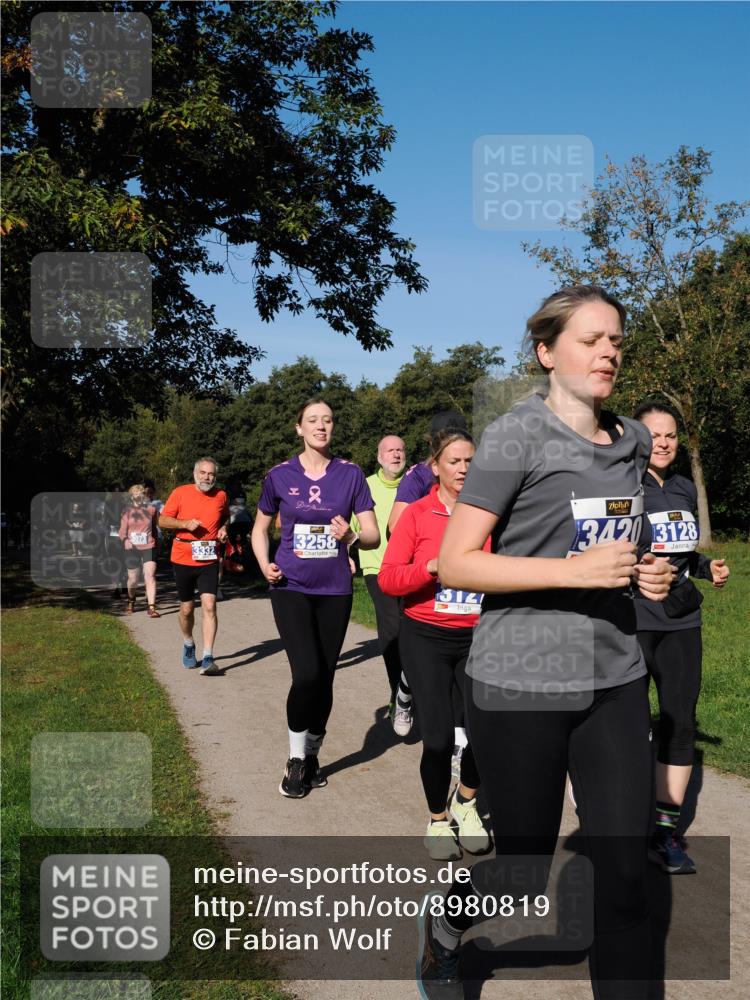 28.09.2025 - 33. Volkslauf durch das schöne Alstertal Fabian Wolf http://msf.ph/oto/8980819 28.09.2025 10:36:53 Laufen 3073, 2, 3258, 314, 342, 3128 meine-sportfotos.de