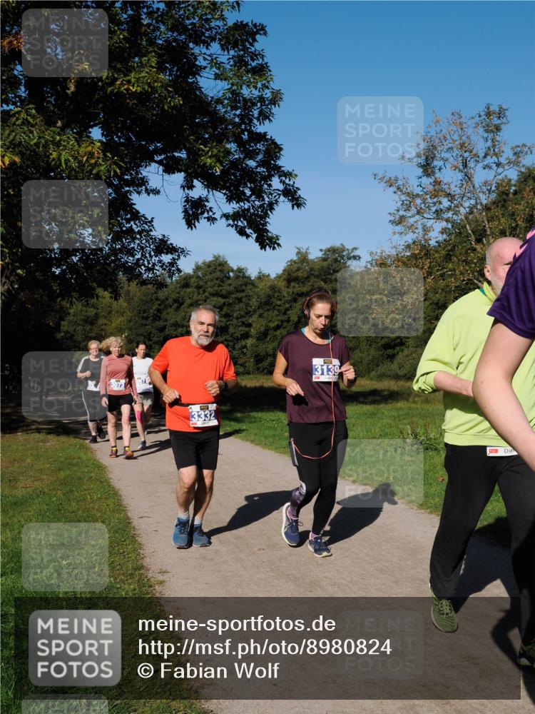 28.09.2025 - 33. Volkslauf durch das schöne Alstertal Fabian Wolf http://msf.ph/oto/8980824 28.09.2025 10:36:55 Laufen 3073, 13332, 3139 meine-sportfotos.de