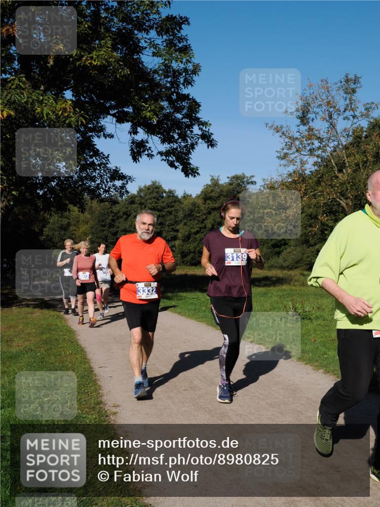 28.09.2025 - 33. Volkslauf durch das schöne Alstertal Fabian Wolf http://msf.ph/oto/8980825 28.09.2025 10:36:55 Laufen 3073, 3332, 3139 meine-sportfotos.de