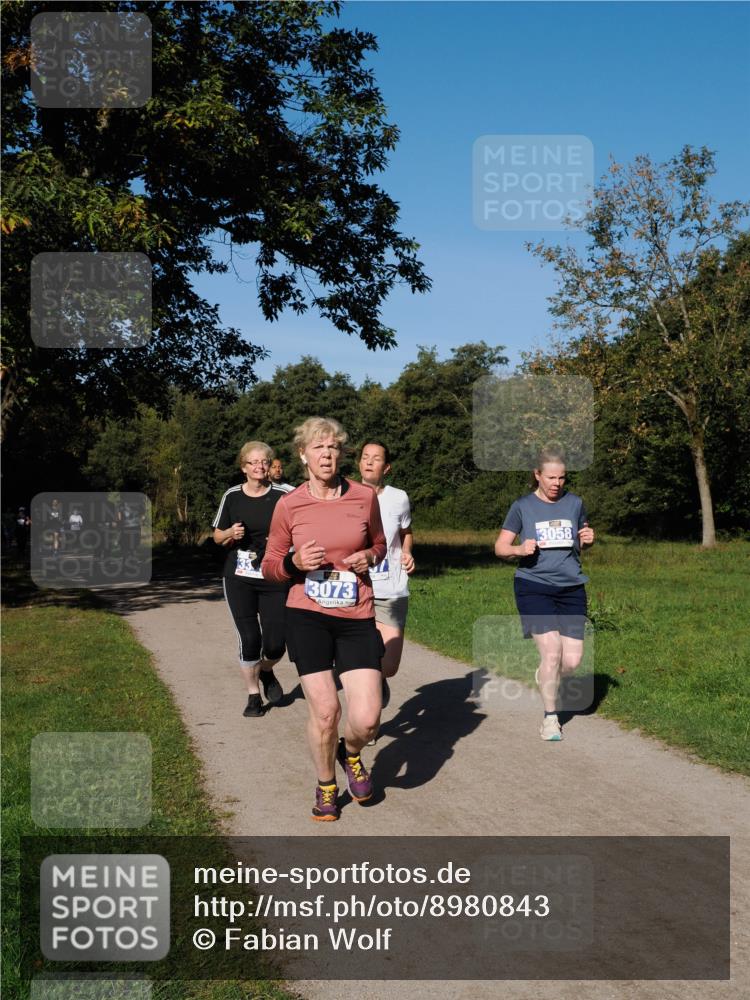 28.09.2025 - 33. Volkslauf durch das schöne Alstertal Fabian Wolf http://msf.ph/oto/8980843 28.09.2025 10:36:58 Laufen 3073, 3058 meine-sportfotos.de