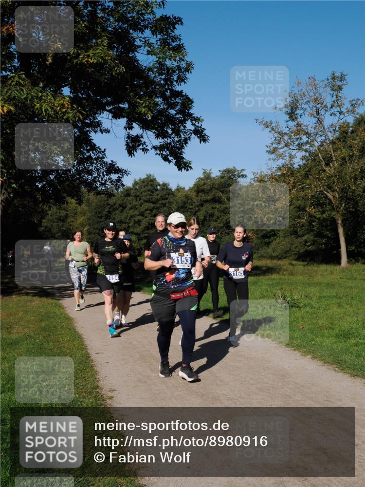 28.09.2025 - 33. Volkslauf durch das schöne Alstertal Fabian Wolf http://msf.ph/oto/8980916 28.09.2025 10:37:13 Laufen 3154, 3153, 3165 meine-sportfotos.de