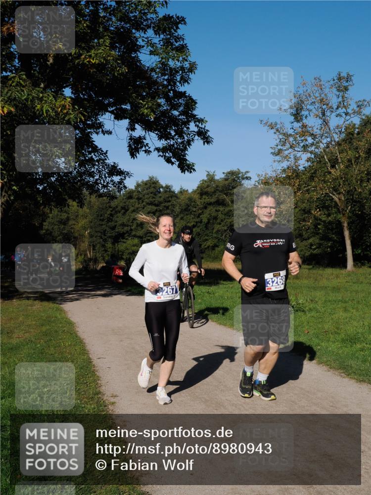 28.09.2025 - 33. Volkslauf durch das schöne Alstertal Fabian Wolf http://msf.ph/oto/8980943 28.09.2025 10:37:21 Laufen 3267, 3268 meine-sportfotos.de