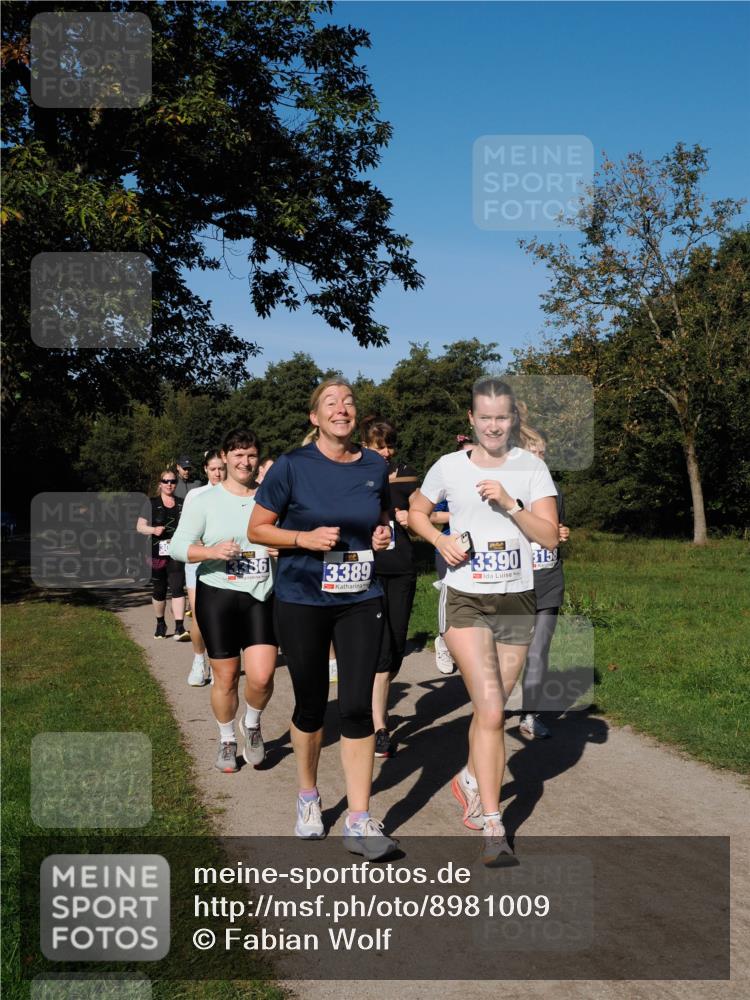 28.09.2025 - 33. Volkslauf durch das schöne Alstertal Fabian Wolf http://msf.ph/oto/8981009 28.09.2025 10:37:44 Laufen 3389, 3390, 3158 meine-sportfotos.de