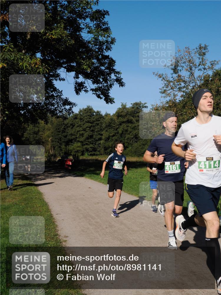 28.09.2025 - 33. Volkslauf durch das schöne Alstertal Fabian Wolf http://msf.ph/oto/8981141 28.09.2025 10:38:23 Laufen 4902, 4161, 4114, 1 meine-sportfotos.de