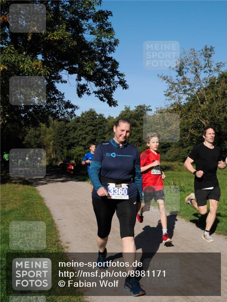 28.09.2025 - 33. Volkslauf durch das schöne Alstertal Fabian Wolf http://msf.ph/oto/8981171 28.09.2025 10:38:32 Laufen 3360 meine-sportfotos.de