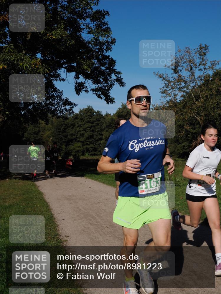 28.09.2025 - 33. Volkslauf durch das schöne Alstertal Fabian Wolf http://msf.ph/oto/8981223 28.09.2025 10:38:44 Laufen 4163 meine-sportfotos.de
