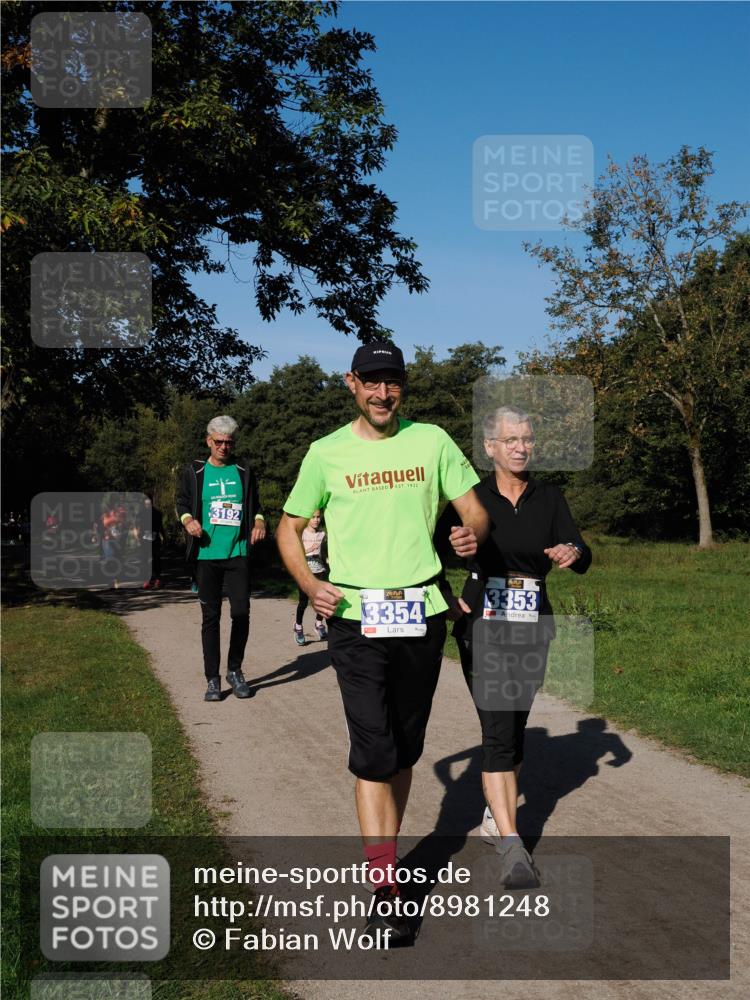 28.09.2025 - 33. Volkslauf durch das schöne Alstertal Fabian Wolf http://msf.ph/oto/8981248 28.09.2025 10:38:51 Laufen 3192, 1922, 3354, 3353 meine-sportfotos.de