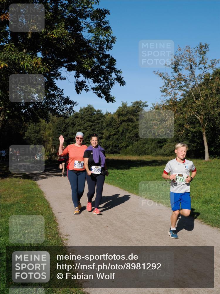 28.09.2025 - 33. Volkslauf durch das schöne Alstertal Fabian Wolf http://msf.ph/oto/8981292 28.09.2025 10:38:59 Laufen 3947, 3953, 078 meine-sportfotos.de