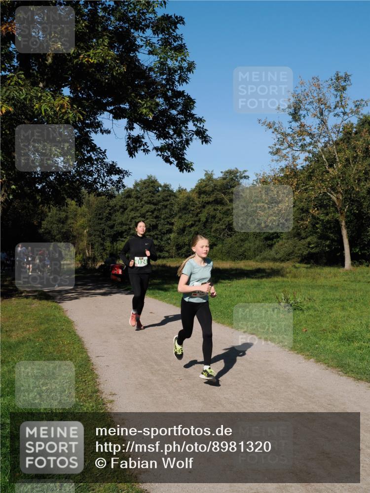 28.09.2025 - 33. Volkslauf durch das schöne Alstertal Fabian Wolf http://msf.ph/oto/8981320 28.09.2025 10:39:04 Laufen 4124 meine-sportfotos.de