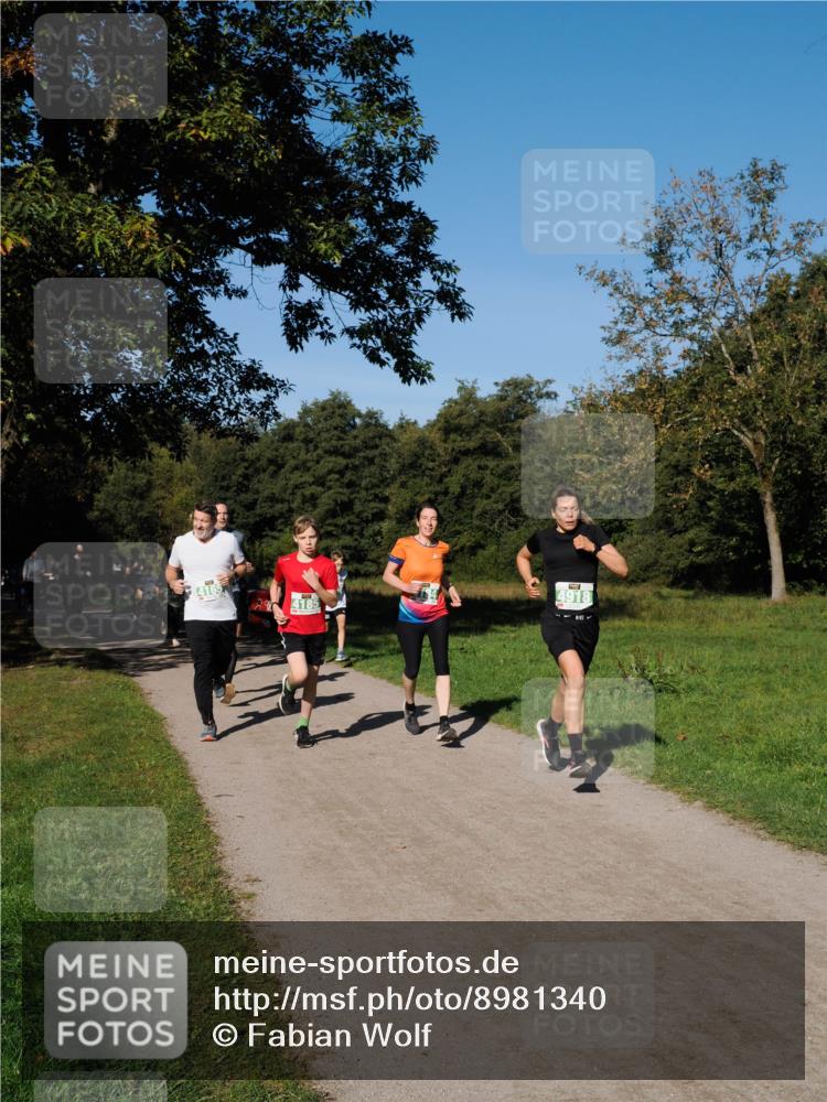 28.09.2025 - 33. Volkslauf durch das schöne Alstertal Fabian Wolf http://msf.ph/oto/8981340 28.09.2025 10:39:10 Laufen 4165, 4918, 4185 meine-sportfotos.de