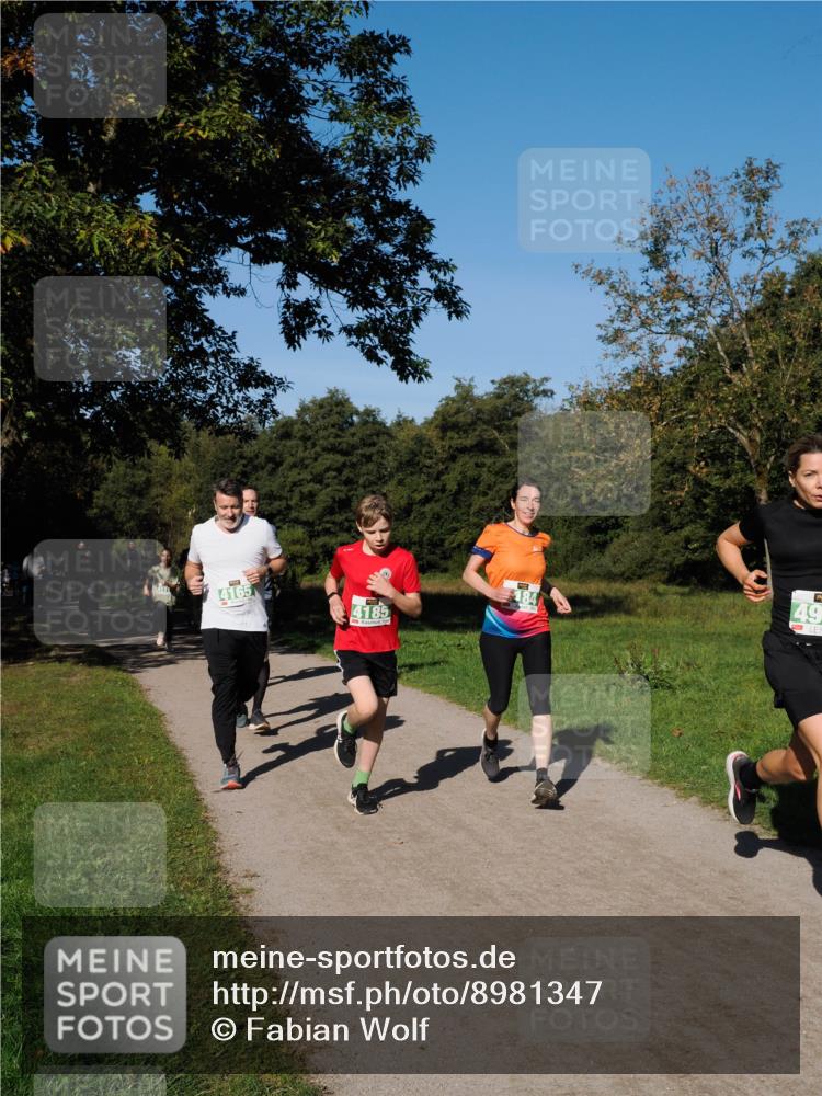 28.09.2025 - 33. Volkslauf durch das schöne Alstertal Fabian Wolf http://msf.ph/oto/8981347 28.09.2025 10:39:11 Laufen 4185, 49 meine-sportfotos.de