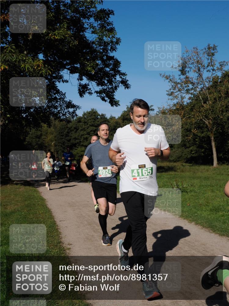 28.09.2025 - 33. Volkslauf durch das schöne Alstertal Fabian Wolf http://msf.ph/oto/8981357 28.09.2025 10:39:12 Laufen 4924, 4165 meine-sportfotos.de