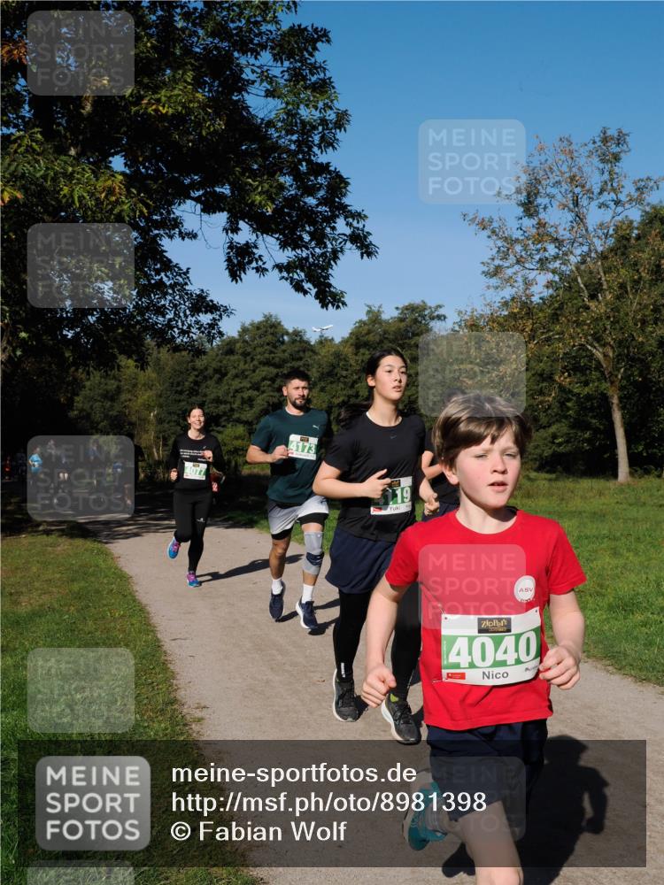 28.09.2025 - 33. Volkslauf durch das schöne Alstertal Fabian Wolf http://msf.ph/oto/8981398 28.09.2025 10:39:17 Laufen 4077, 4173, 19, 4040 meine-sportfotos.de