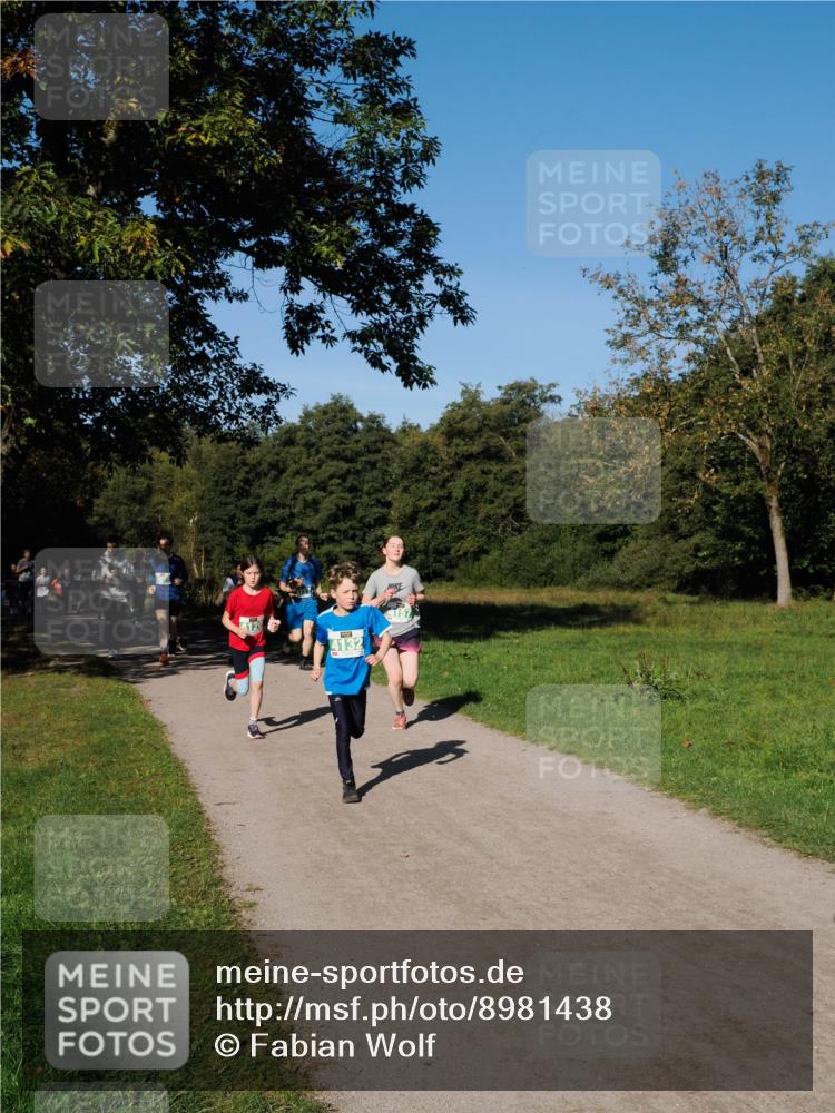 28.09.2025 - 33. Volkslauf durch das schöne Alstertal Fabian Wolf http://msf.ph/oto/8981438 28.09.2025 10:39:23 Laufen 4132 meine-sportfotos.de