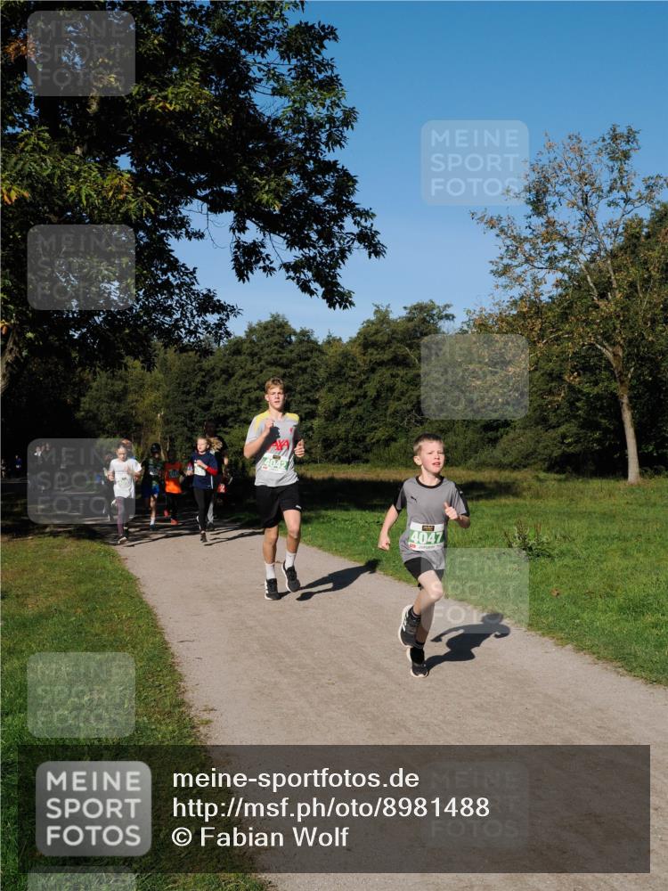 28.09.2025 - 33. Volkslauf durch das schöne Alstertal Fabian Wolf http://msf.ph/oto/8981488 28.09.2025 10:39:32 Laufen 4047 meine-sportfotos.de