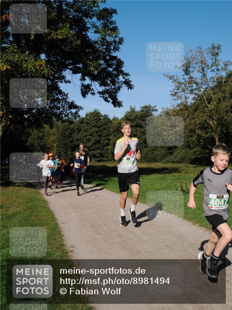 28.09.2025 - 33. Volkslauf durch das schöne Alstertal Fabian Wolf http://msf.ph/oto/8981494 28.09.2025 10:39:32 Laufen 4042, 4047 meine-sportfotos.de