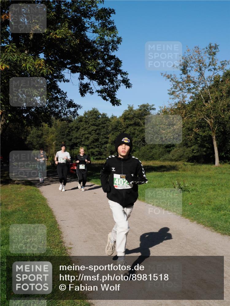 28.09.2025 - 33. Volkslauf durch das schöne Alstertal Fabian Wolf http://msf.ph/oto/8981518 28.09.2025 10:39:40 Laufen 402 meine-sportfotos.de